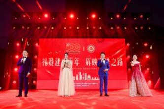 51岁陈浩民与妻子同框，蒋丽莎超瘦大长腿吸睛，他们夫妻之间的感情如何？游戏画面